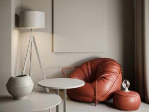 Poltrona color terracotta abbinata a lampada da terra e tavolini contemporanei